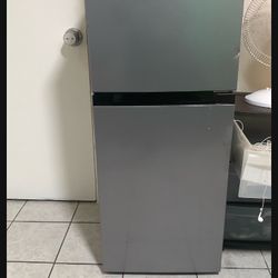Best Deal Lightly Used mini Fridge- 75$