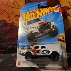 2022 HOT WHEELS CAR #26 - '20 JEEP GLADIATOR - WHITE - BAJA BLAZERS 4/10