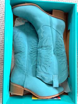 👢 BRAND NEW Pioneer Woman Teal Western Boots – Size 8½