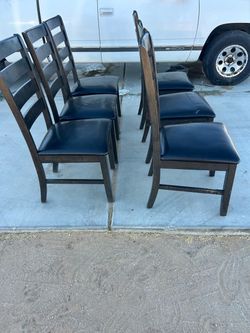Chairs for kitchen 6 of them has some wear/tear