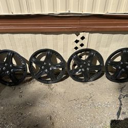 4 Hubcaps In Ok Condition 