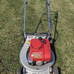 Rare & Classic Honda Lawnmower HR215
$180 OBO