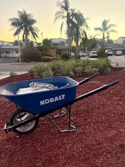 Kobalt Wheelbarrel// barril de rueda