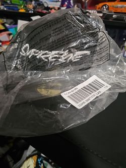 New era Supreme Futura 7 1/8