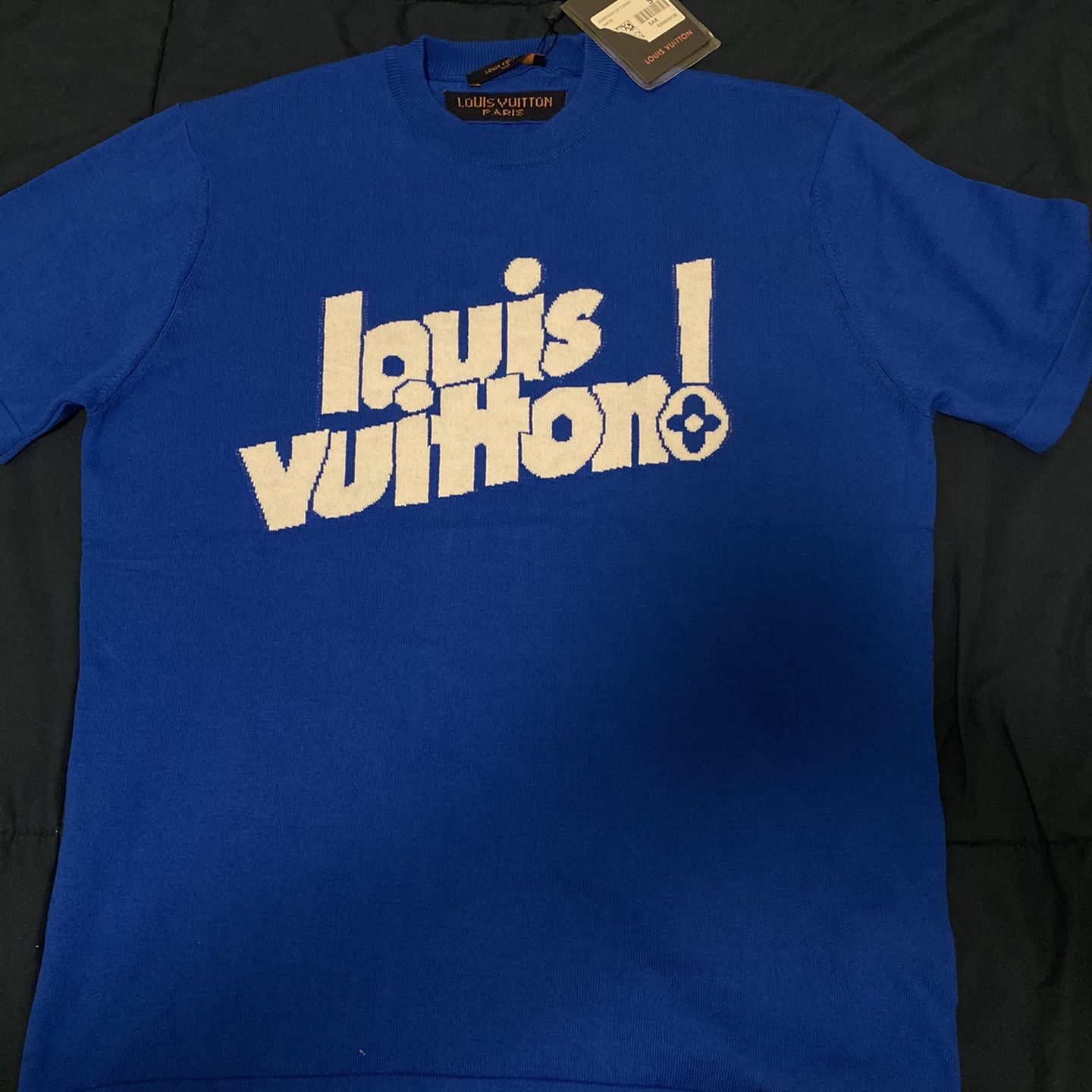 Louis Vuitton T-Shirt Upside Down LV Logo Pocket Size Large for Sale in  Queens, NY - OfferUp