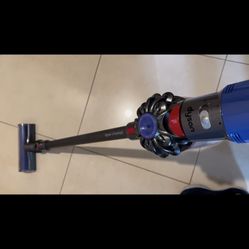 Dyson V7 Animal Vacuum With Charger New Filters, New Accessories & New Mini Motörhead