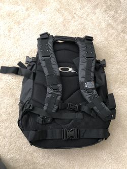 Oakley top snow backpack