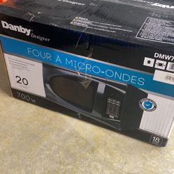 Dandy 700w Microwave 