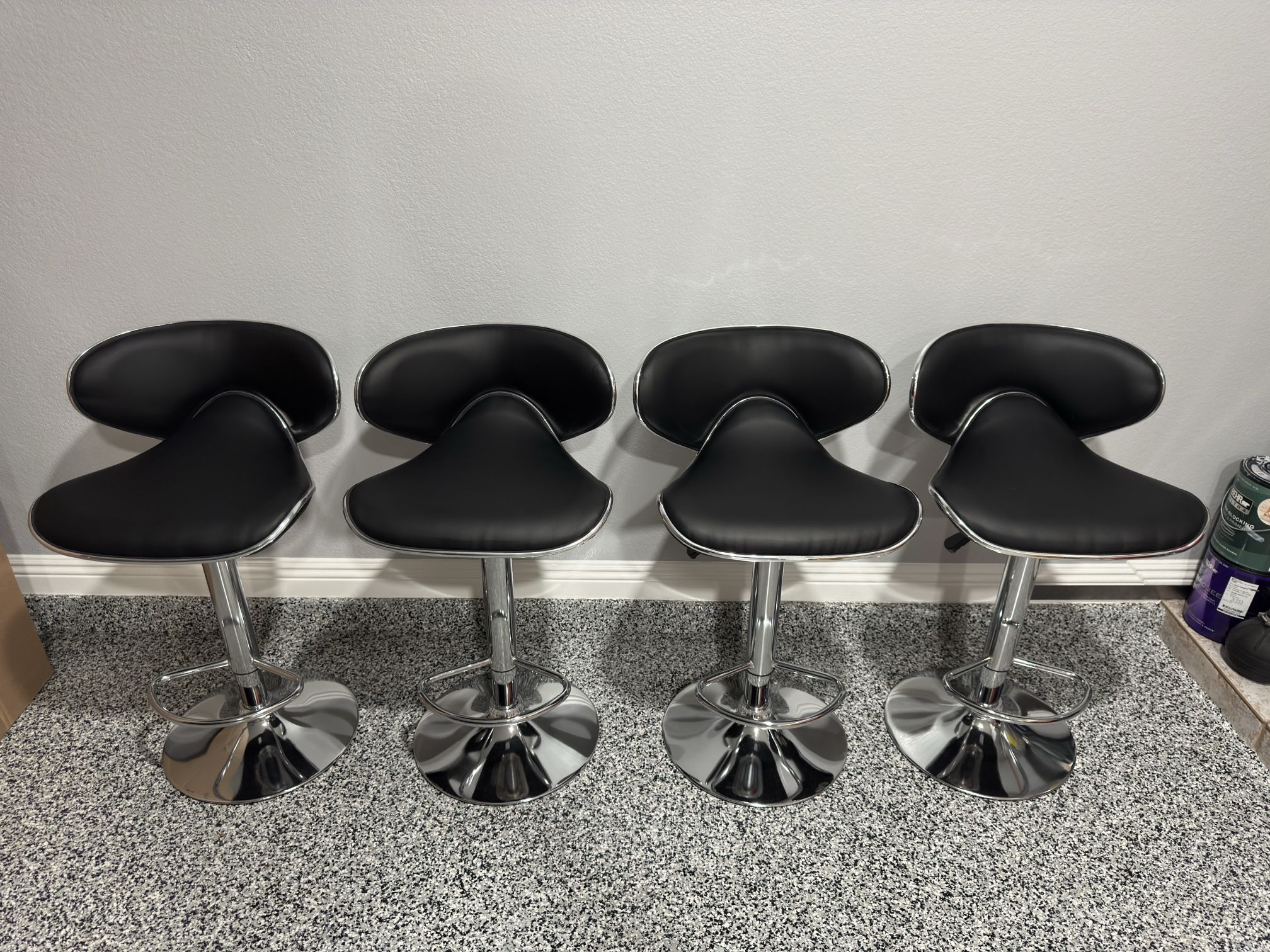Brand new! Set Of 4 Modern Swivel Adjustable Black Leather Bar Stools