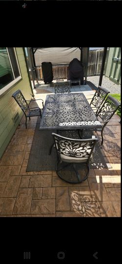 Patio Table With 5 hairs for sale