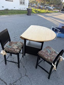 TABLE WITH 2 CHAIRS
