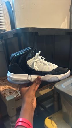 Jordan Max Aura size 10.5