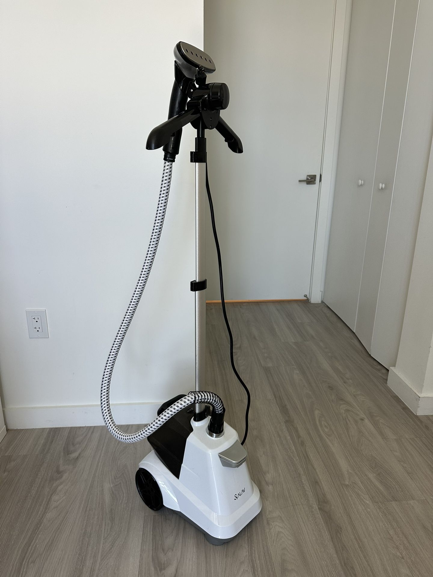 Full Size Garment Steamer With Foot Pedal