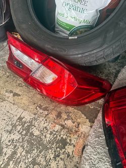 Honda accord right trunk light and quarter pannel