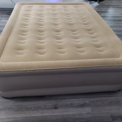 Serta 18-inch Raised Queen Air Mattress & Internal Never Flat Pump

