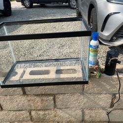 Fish Tank With Water Conditioner That One Decoration And Filter. Don’t Know The Size Just Need It Gone