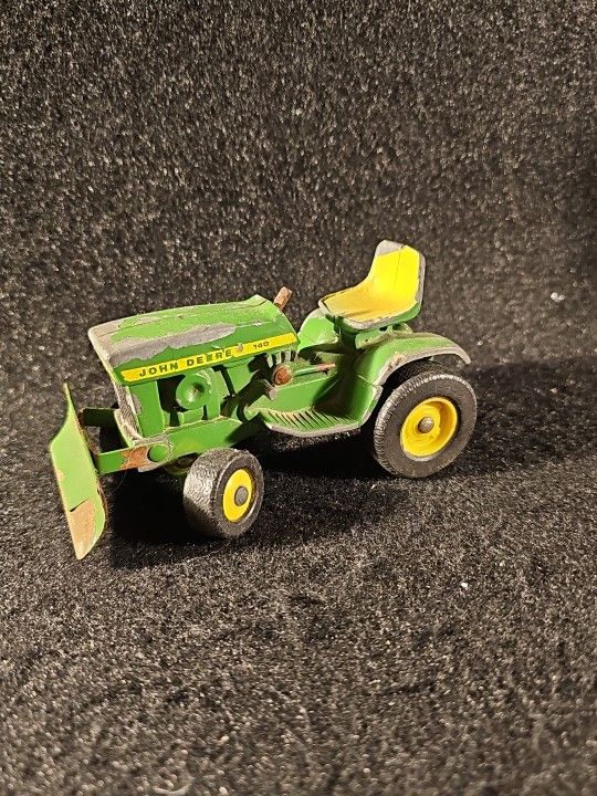 Vintage ERTL 1/16 Scale Diecast John Deere 140 Garden Tractor With Plow Blade 
