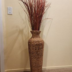Vase - 32 inchs.
Vase + flowers -52 inchs.
6105 s. Fort Apache Rd, 89148.
Pick up 1 minute distance from this location.