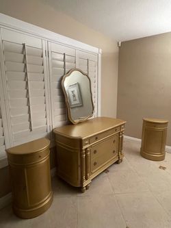 Sturdy wood full bedroom set w/ FULL bed frame, dresser w/ mirror, & 2 nightstands