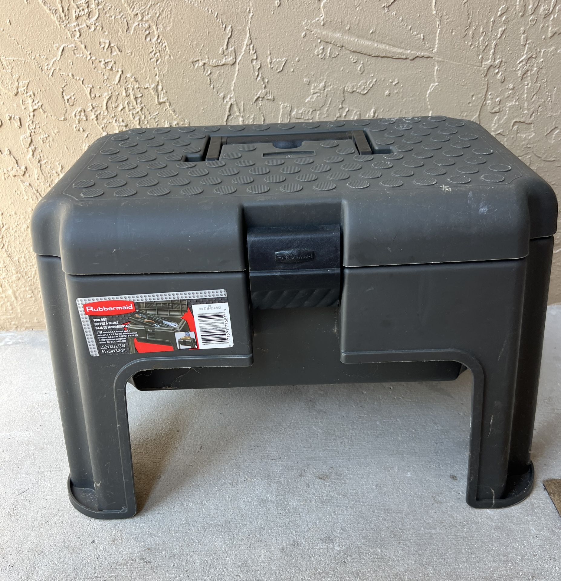Rubbermaid Roughneck Step Stool Tool Box