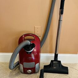 Miele C1 Homecare Canister Vacuum Cleaner 