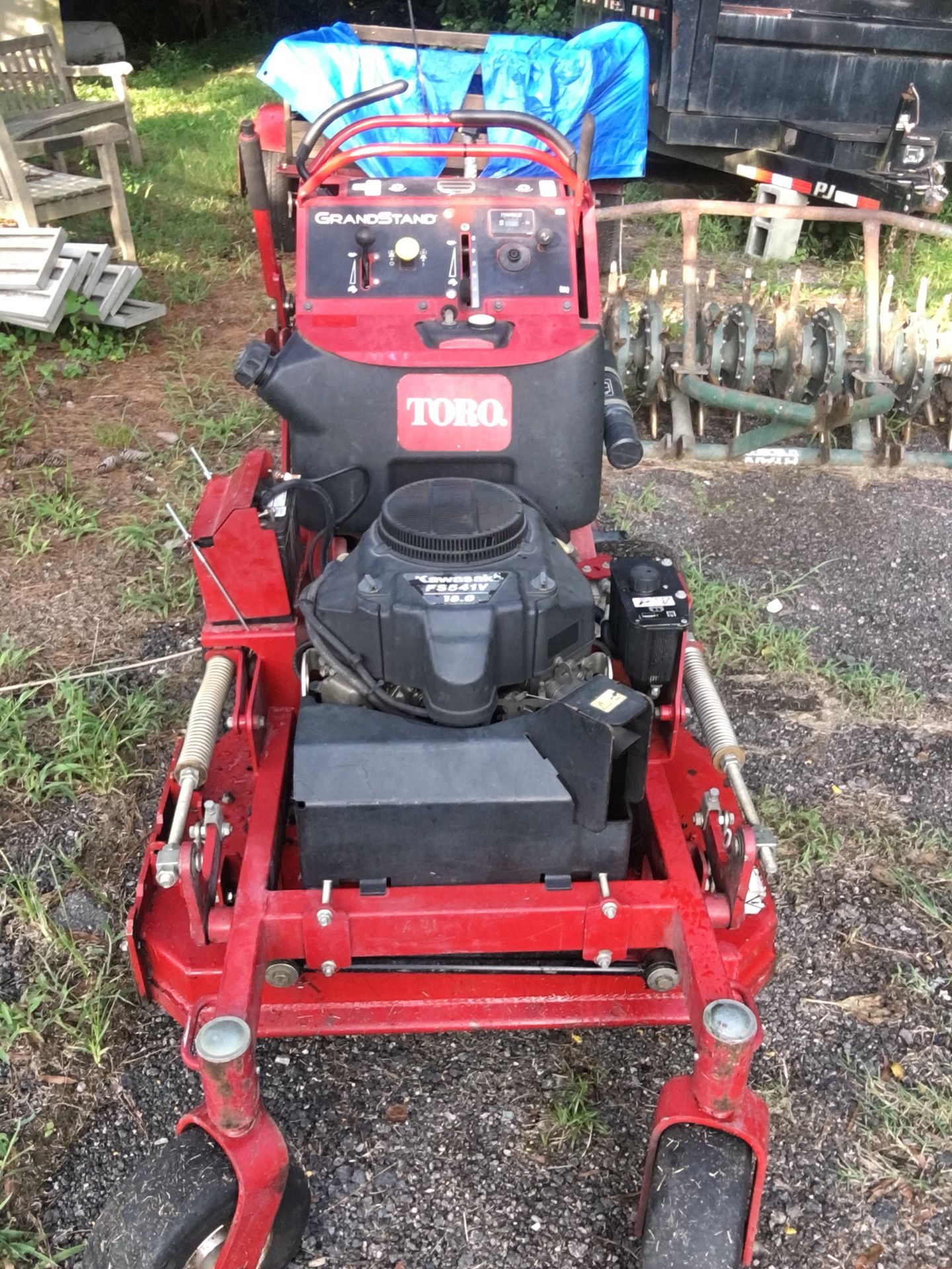 Toro Grandstand 36” with mulch kit and striping kit. Commercial lawn mowerDON’T BOTHER LOW BALLING