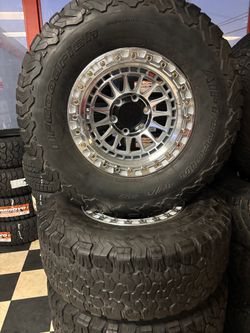 Bendo un set de Rines nuevos con llantas usadas para Toyota Tacoma Chevy Silverado
