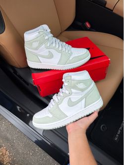 Jordan 1 Seafoam size 8W/6.5y