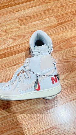 NIKE