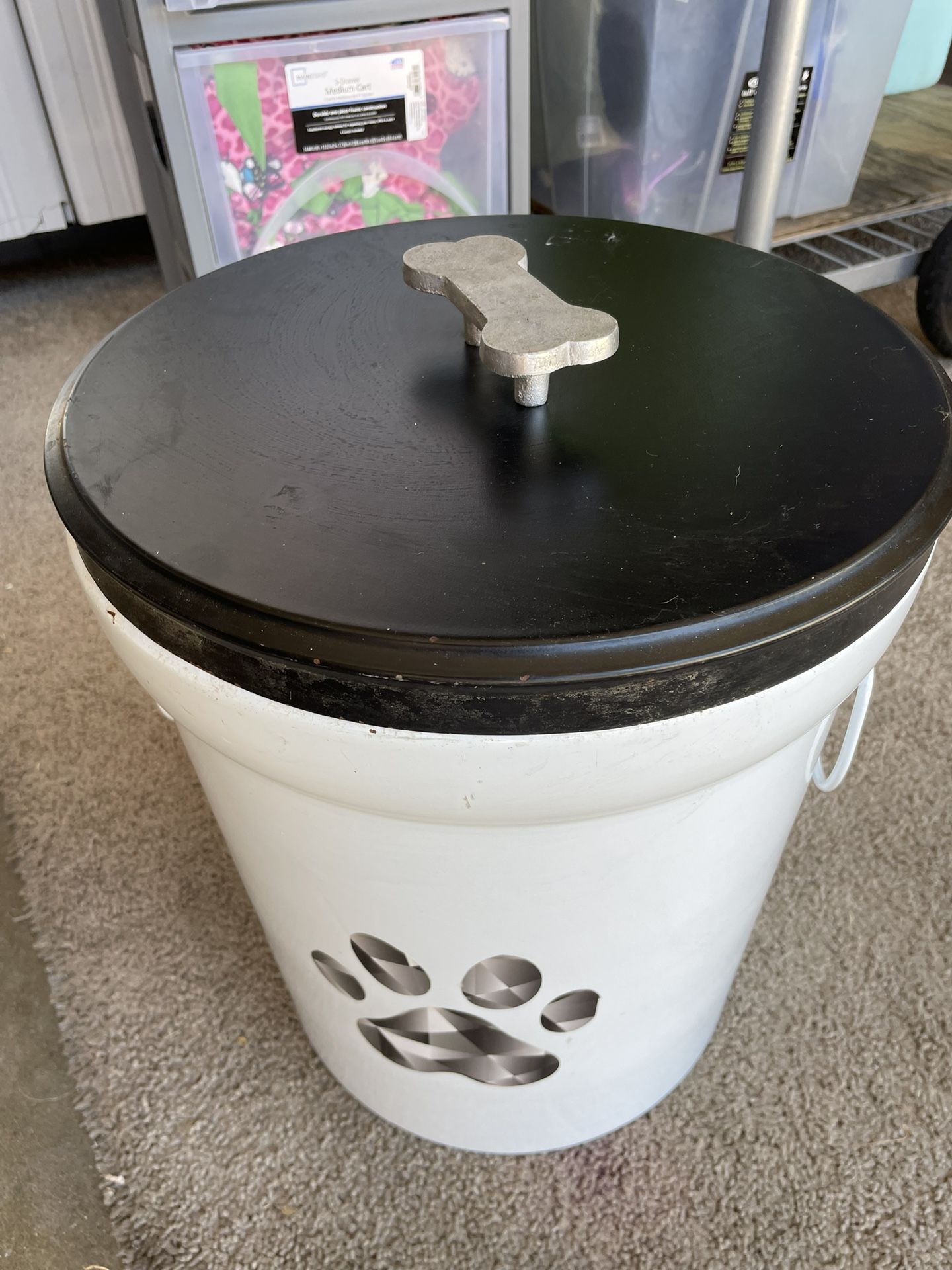 PET FOOD DISPENSER (METAL MATERIAL)