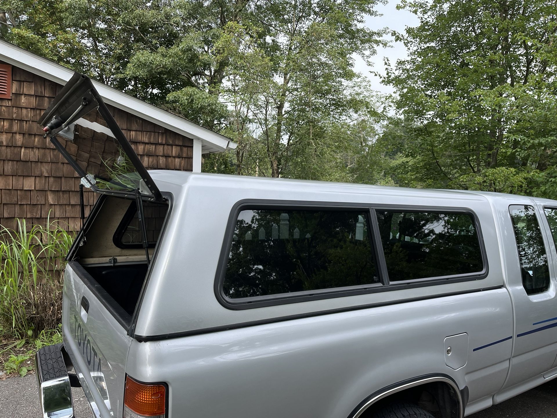 Toyota Pickup Cap/ Camper Shell/ Topper