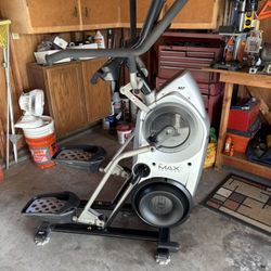 Bow Flex M7 Trainer