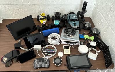 Amazon Echo Show RC Car Bluetooth Speaker iPod Google Nest Portable LCD RayBan Technology Lot