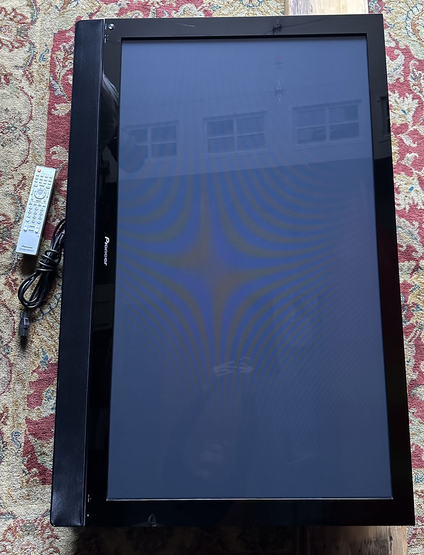 TV Pioneer PDP-5070 HD Plasma 50” with wall Mount