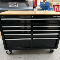 Husky 46 x25 in 9 drawer gloss black