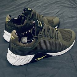 Brand new Reebok Men's Flashfilm Galaxy5 Green Running Shoes Sneaker Size 10 1/2 please check out photos and read info I accept cash or Zelle