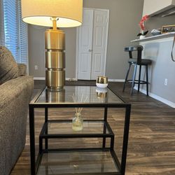 End Table With Lamp Included*!