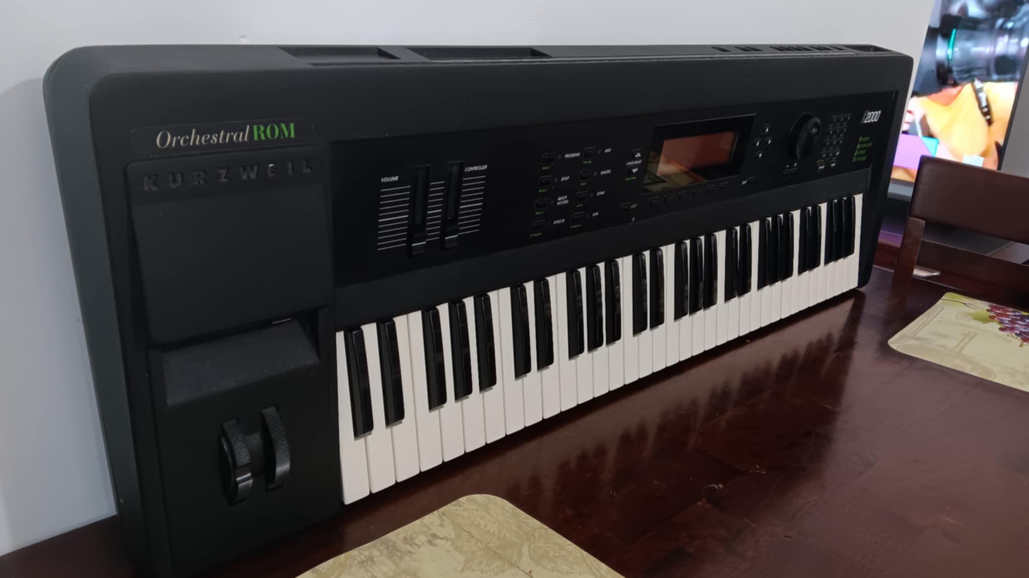 Kurzweil K2000 Synthesizer 61