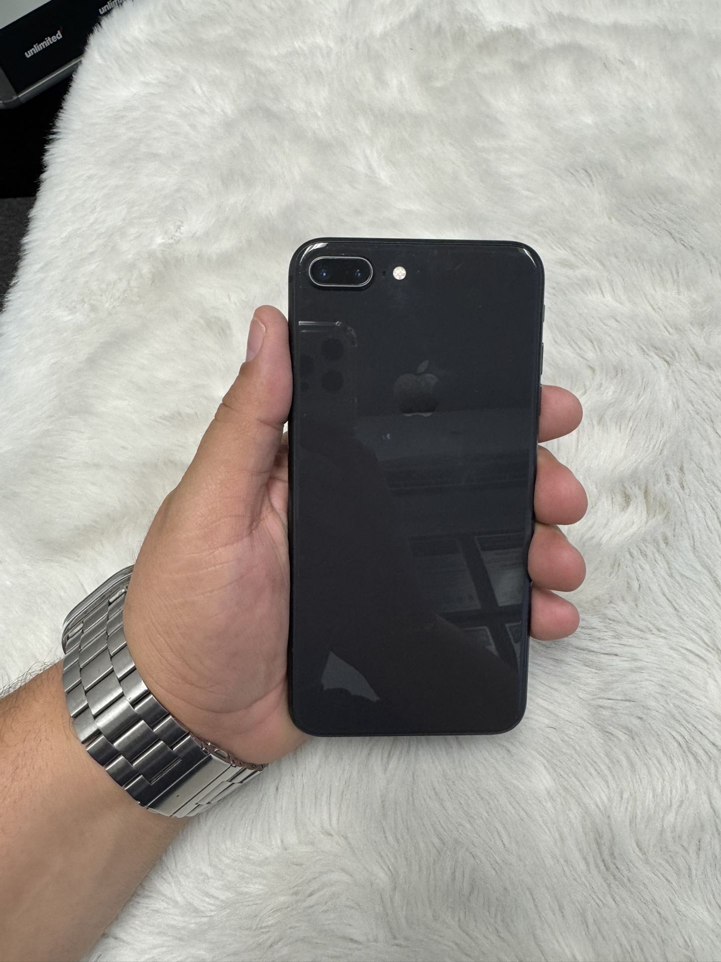 Apple iPhone 8 Plus 64GB Unlocked $150 IOS 16.1 / 16.2 / 16.3 / 16.3.1 / 16.4 / 16.5