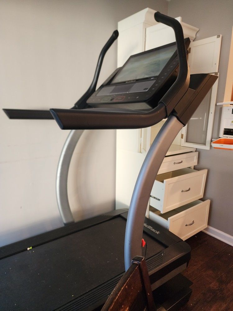 NordicTrack Commercial Series Incline Trainer; iFIT-enabled Treadmill for Running and Walking with 22” Pivoting Touchscreen