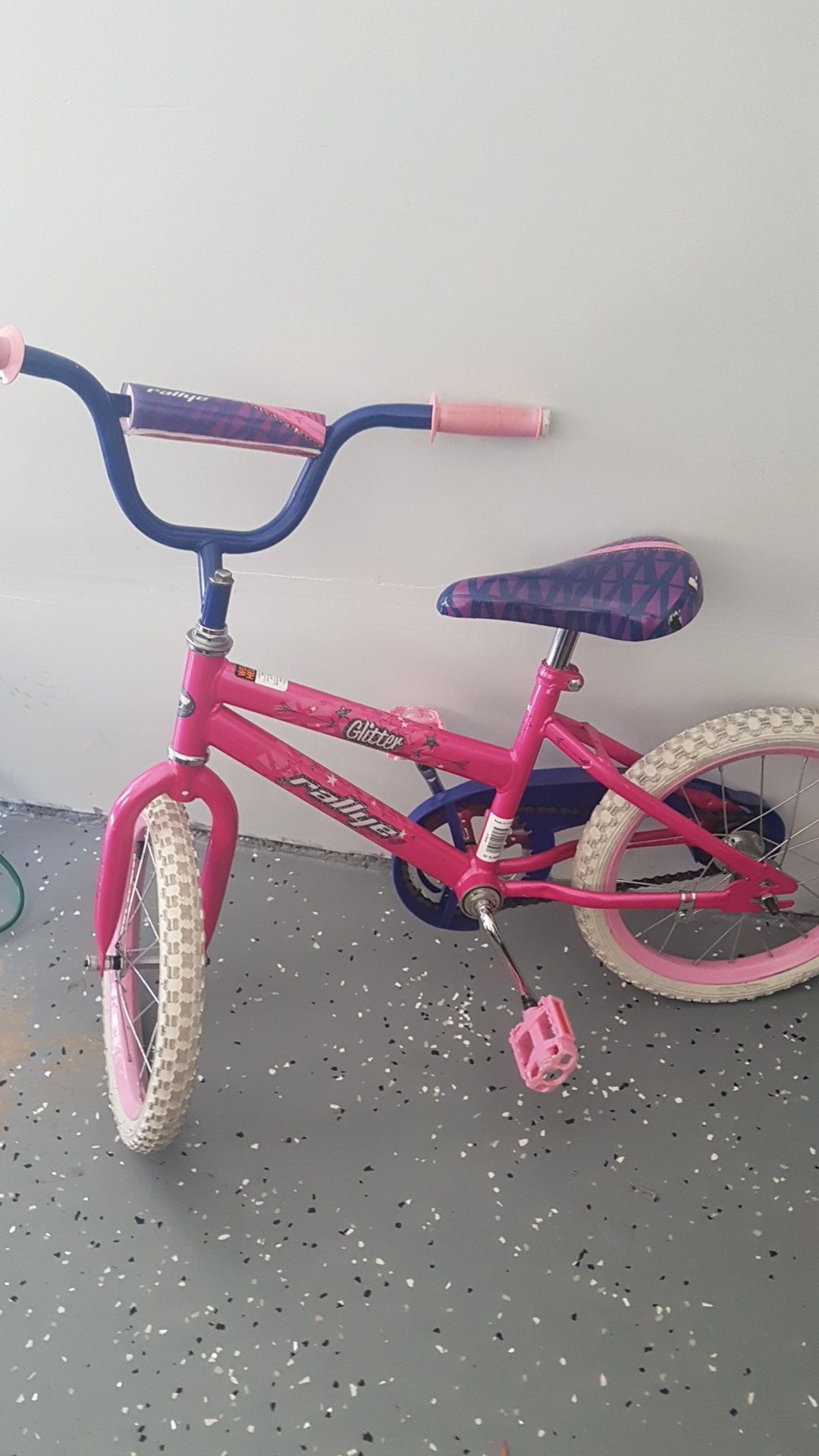 Girl bicycle 3-5 yrs - good condition