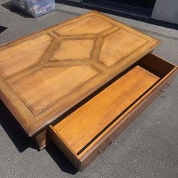 Brown Wood Coffe Table With Drawer 