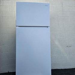 Midea 18 Cu Ft Refrigerator In Great Condition 