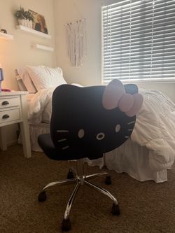 Impressions Hello Kitty Chair