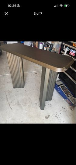 Console / side table