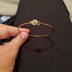 Beautiful unmarked Rhinestone Bangle Style Bracelet