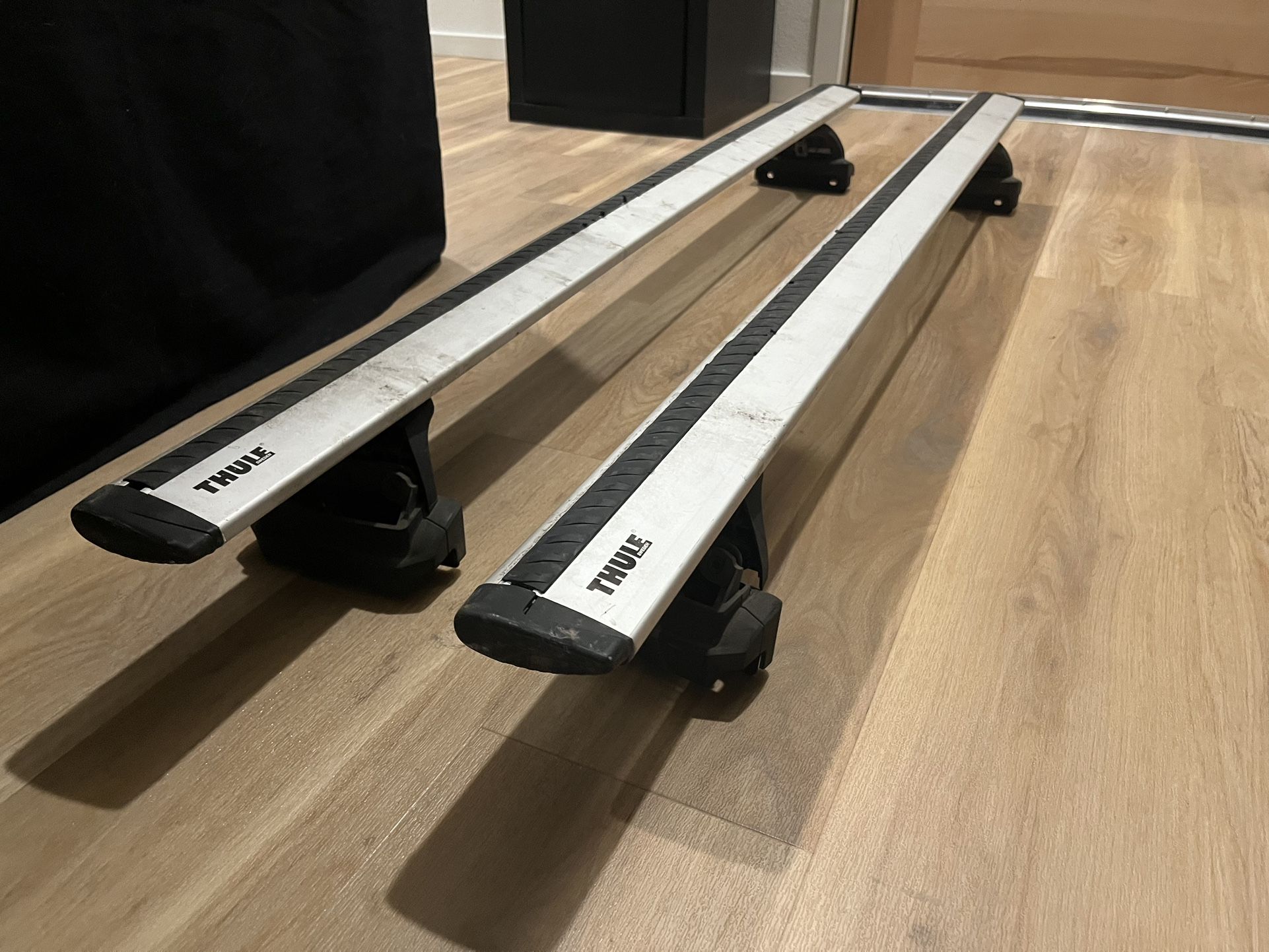 Pair of WingBar Evo roof rack system aluminium