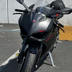 2024 Ducati Panigale V2