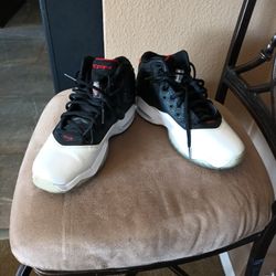 2 Pair Of Jordans And 1 Pair Of Vans