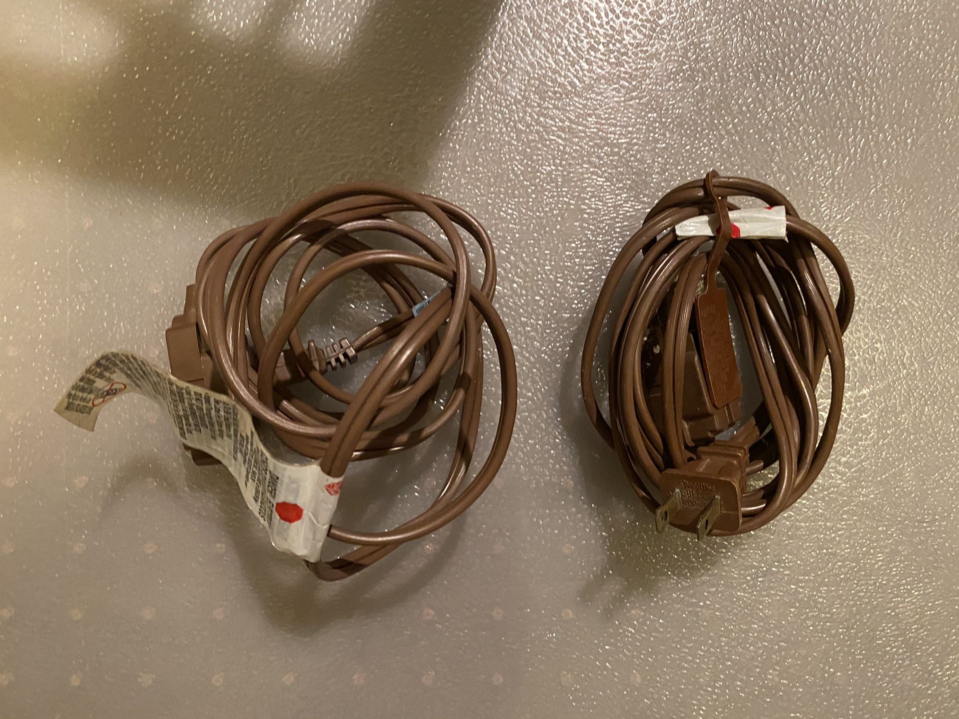 2 Electrical extension cords